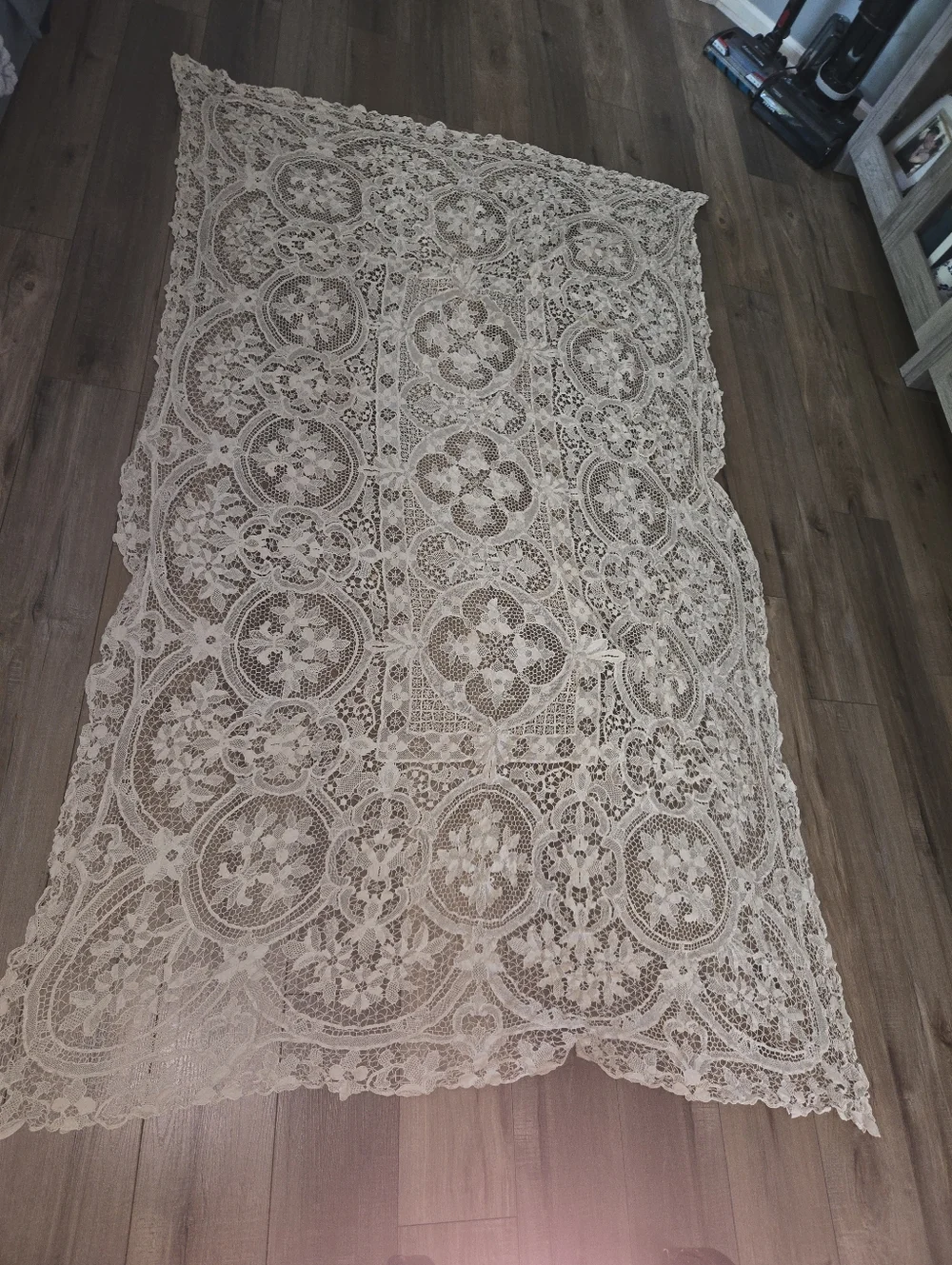 Vintage Floral Crochet Lace Tablecloth - Cream 86